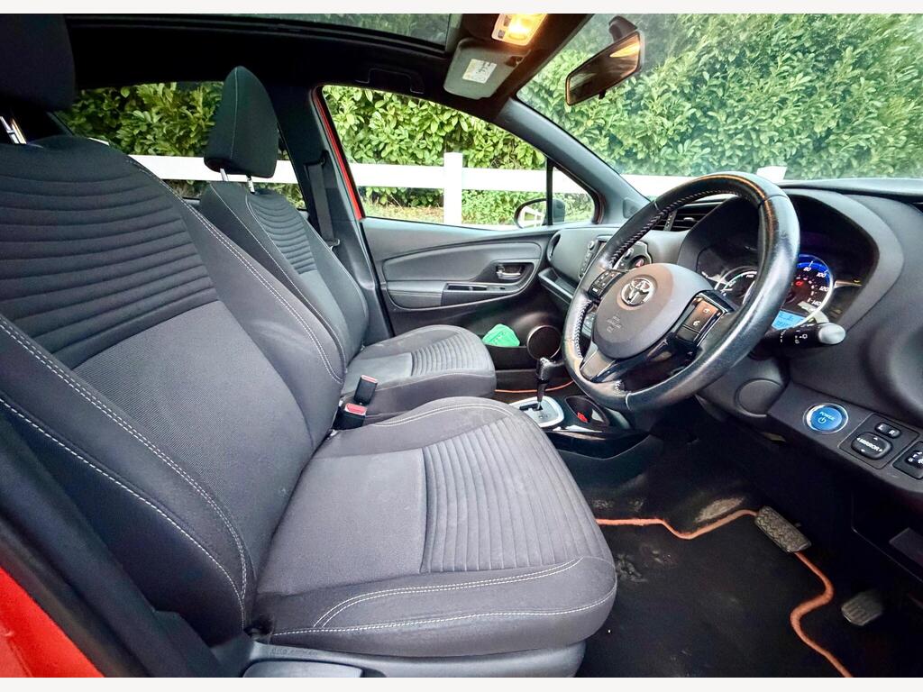 Toyota Yaris 1.5 VVT-h Orange Edition E-CVT Euro 6 5dr thumbnail 24