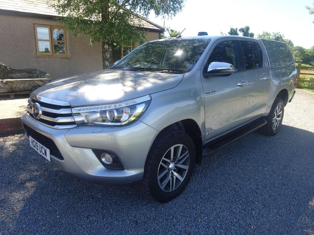 Toyota Hilux Pickup 2.4 D-4D Invincible 4WD Euro 6 4dr (TSS, 3.5t)