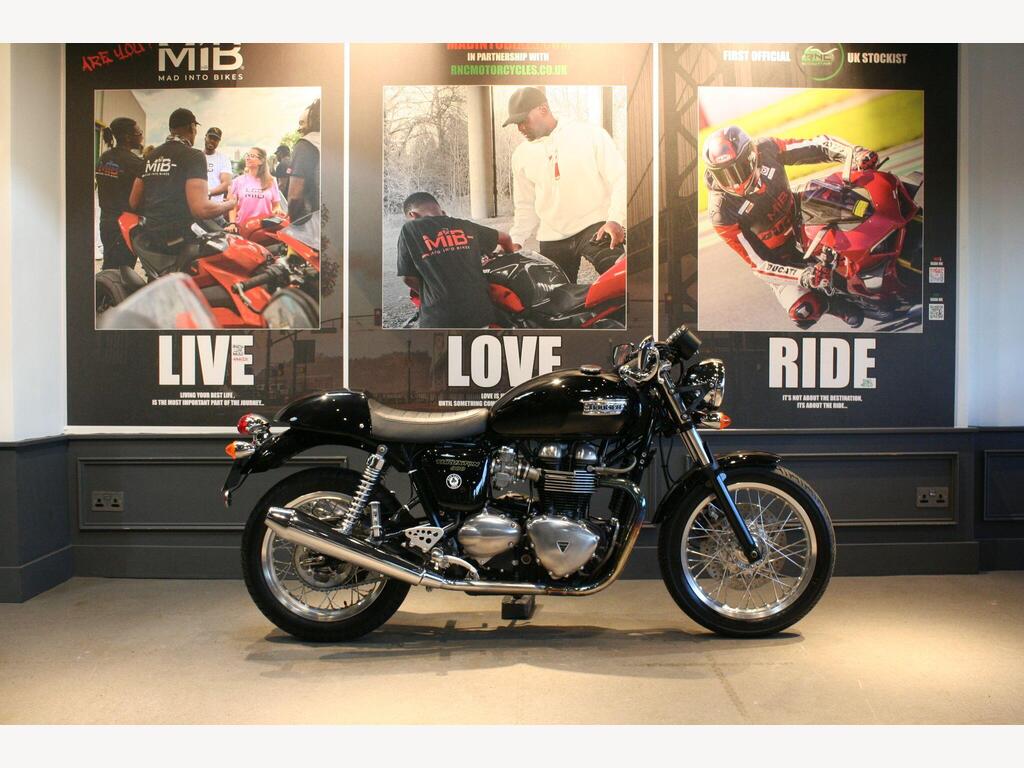 Triumph Thruxton 900