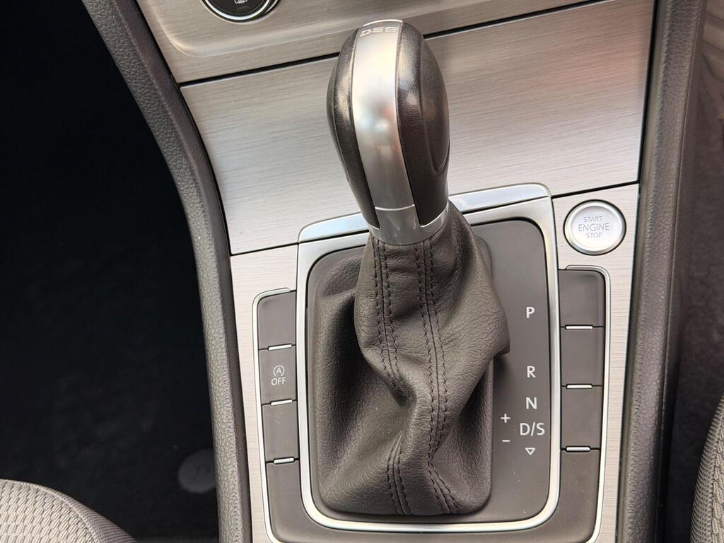 2015 Volkswagen Golf thumbnail 24
