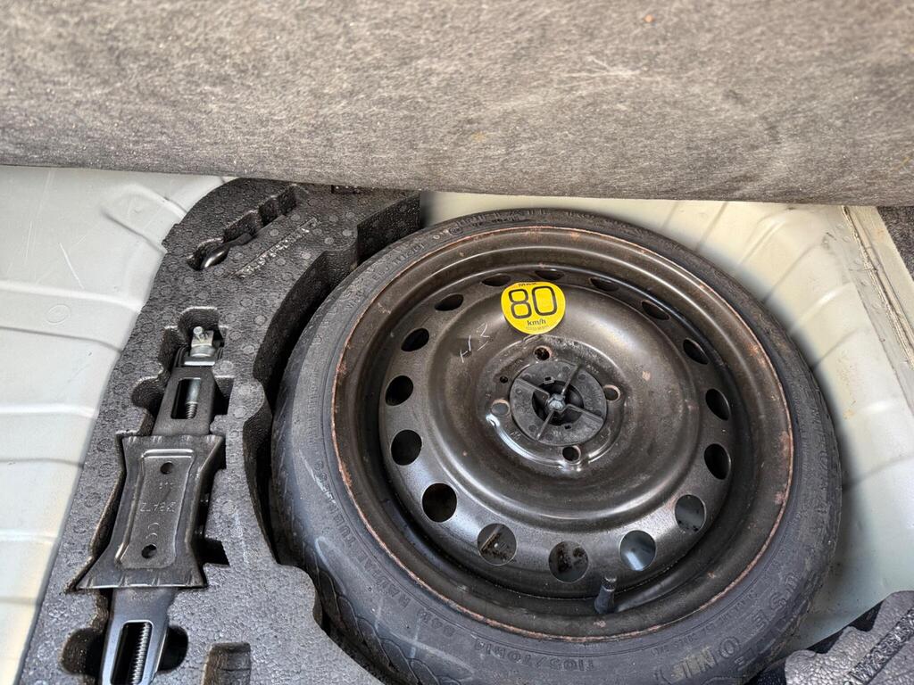 2010 Nissan Micra thumbnail 32