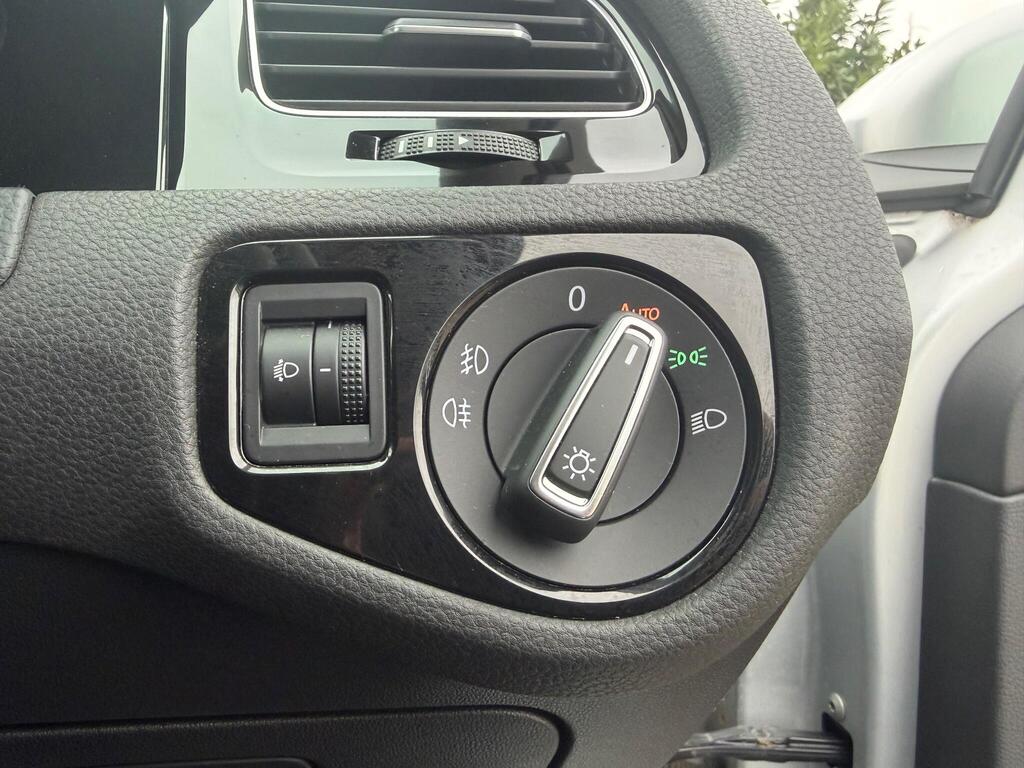 2016 Volkswagen Golf thumbnail 24