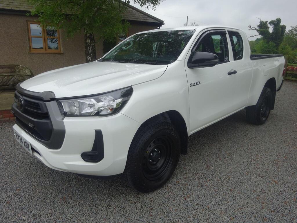 Toyota Hilux Pickup 2.4 D-4D Active Extra Cab Pickup 4WD Euro 6 (s/s) 4dr
