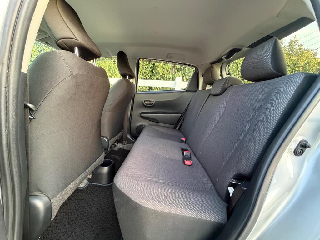 2013 Toyota Yaris thumbnail 18