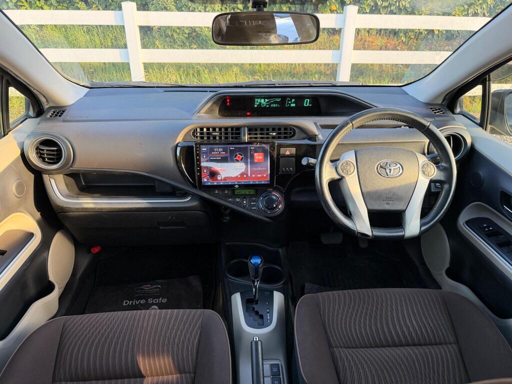 2013 Toyota Aqua thumbnail 2