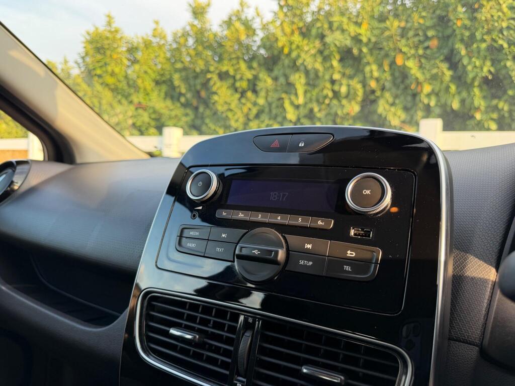 2026 Renault Clio thumbnail 15