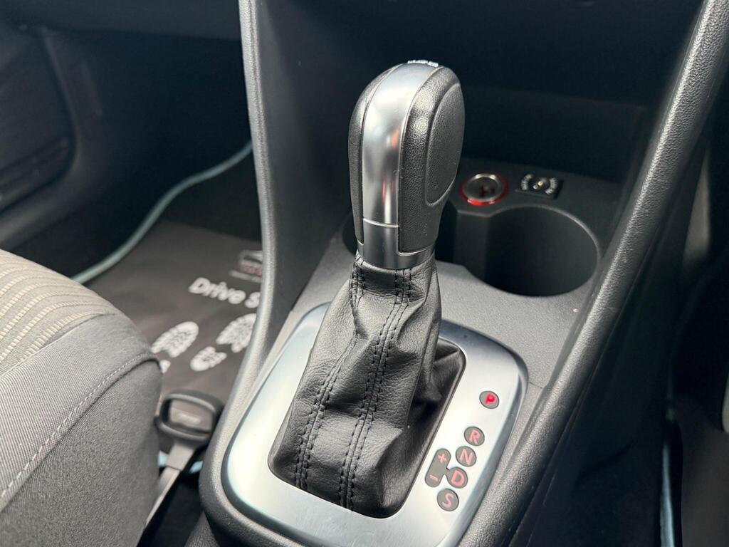 2012 Volkswagen Polo thumbnail 16