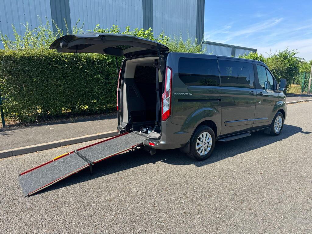 Ford Tourneo Custom Minibus 2.0 320 EcoBlue Titanium Auto L1 Euro 6 (s/s) 5dr