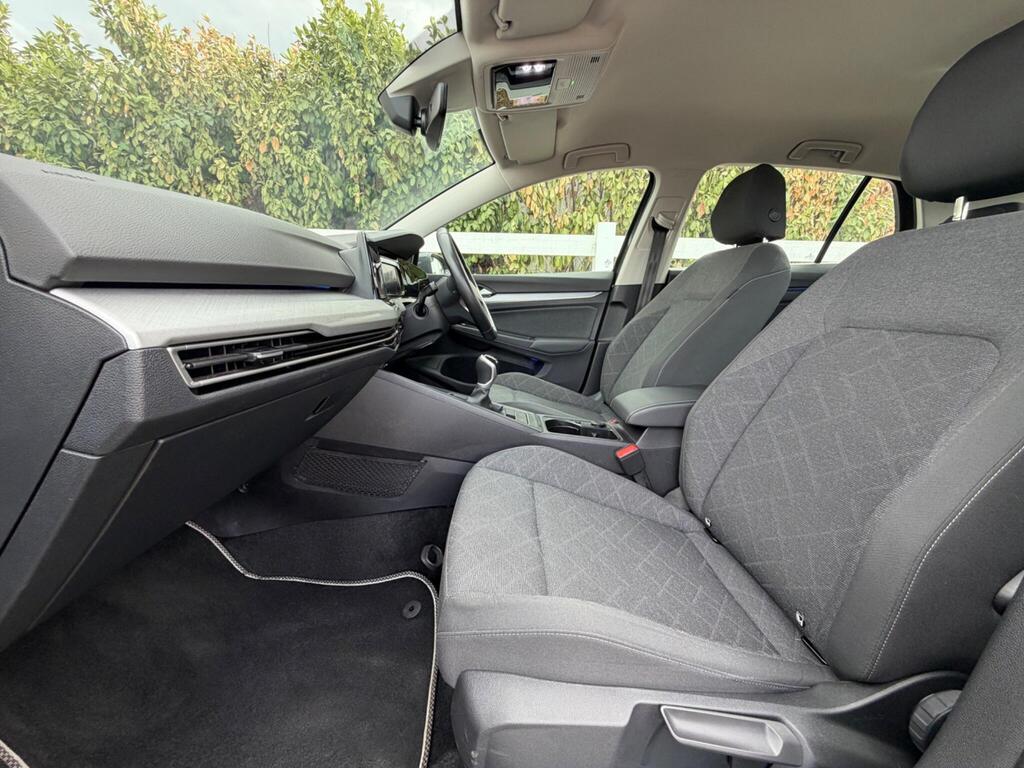 2023 Volkswagen Golf thumbnail 38