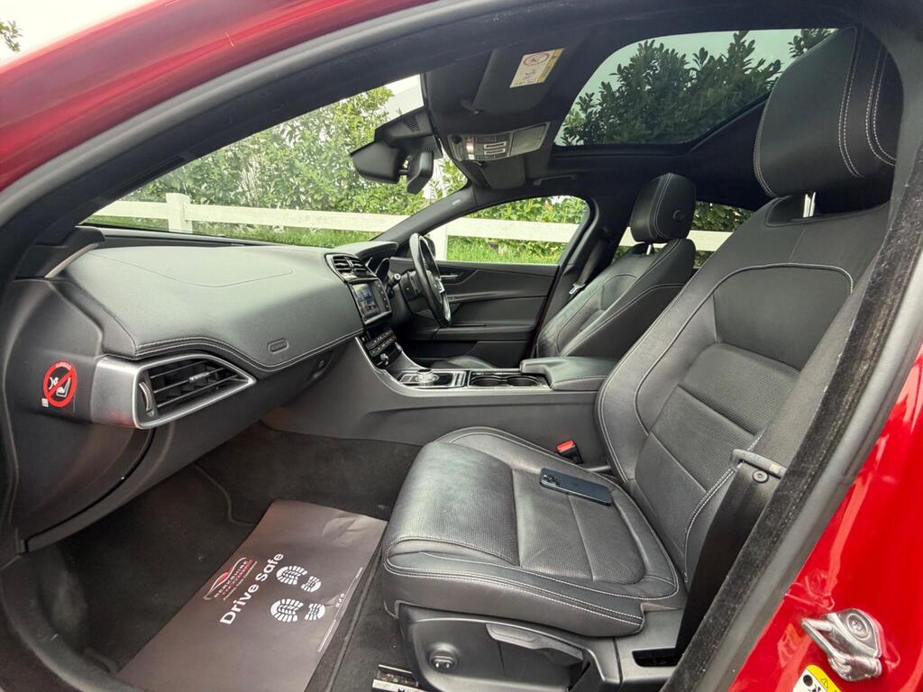 2015 Jaguar XE thumbnail 28