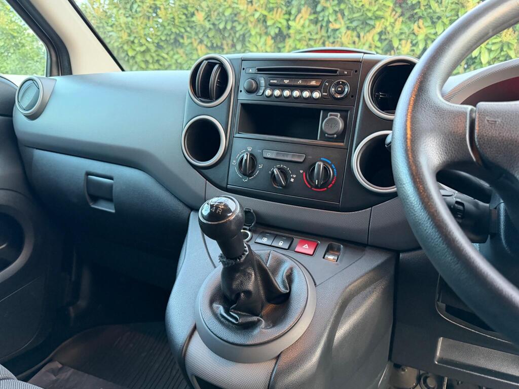 2017 Peugeot Partner thumbnail 17