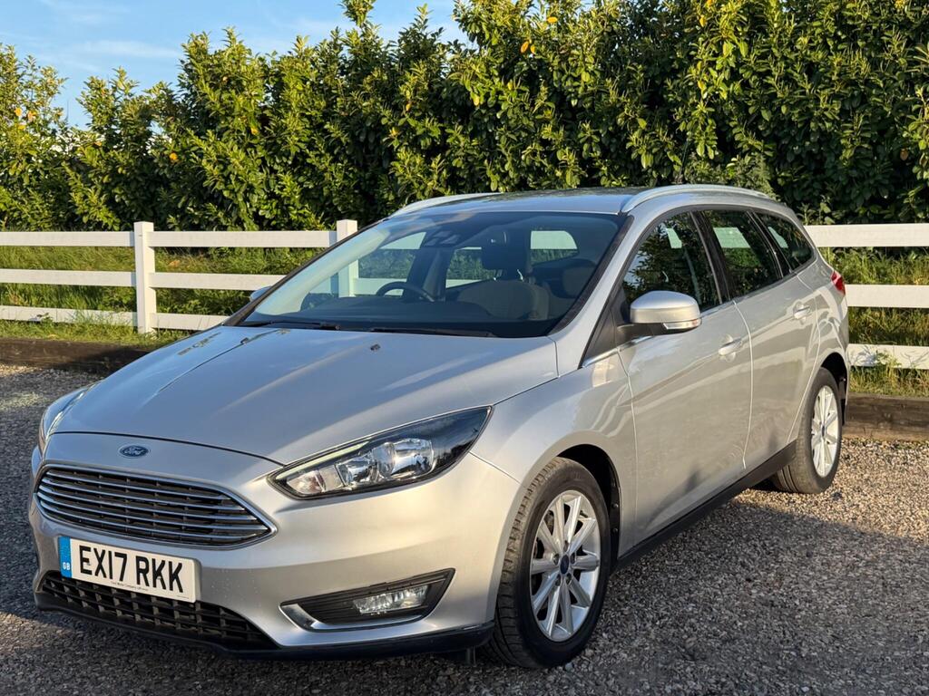 2017 Ford Focus thumbnail 9