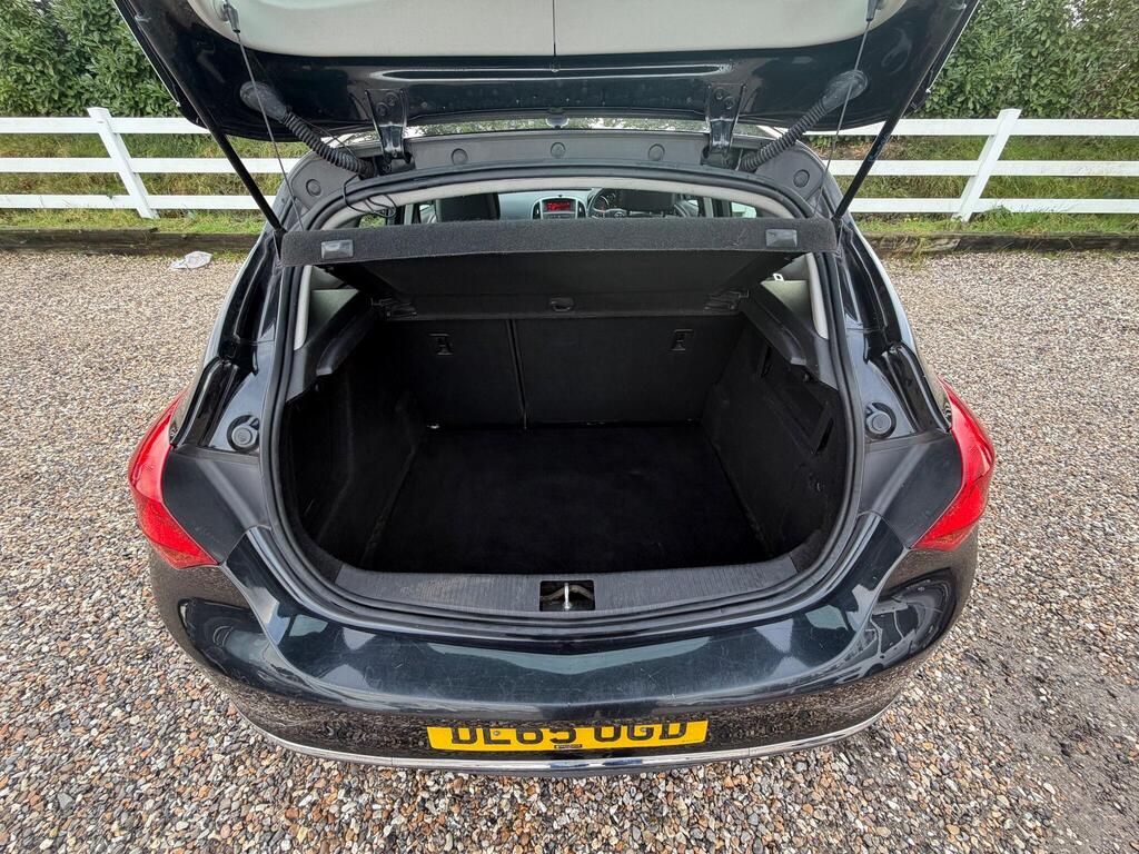 2015 Vauxhall Astra thumbnail 29