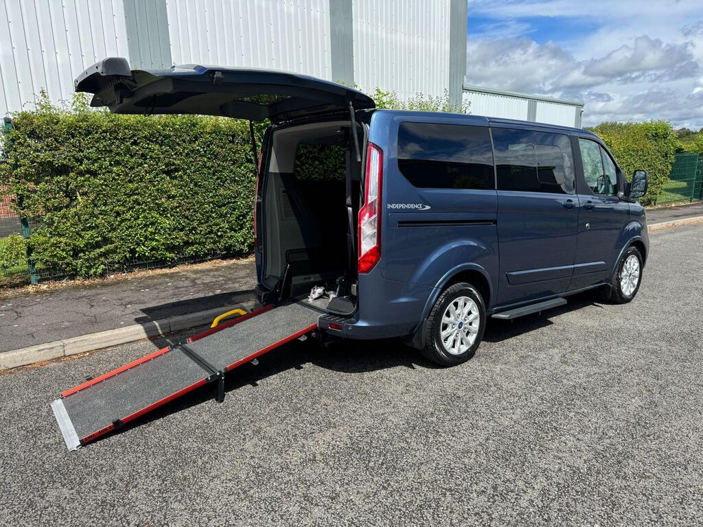 Ford Tourneo Custom Minibus 2.0 320 EcoBlue Titanium Auto L1 Euro 6 (s/s) 5dr