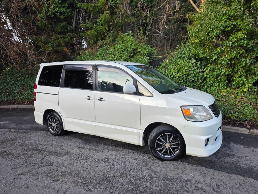 Toyota Corolla MPV NOAH VOXY 2.0 AUTOMATIC 8 SEATS