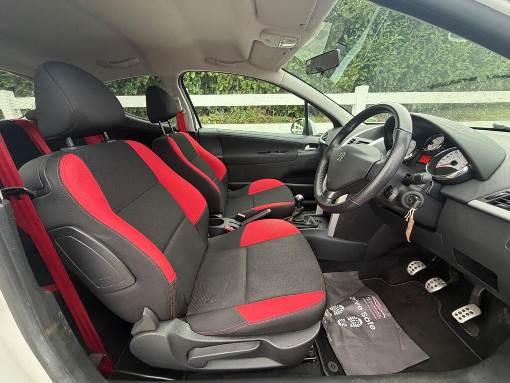 2012 Peugeot 207 thumbnail 15