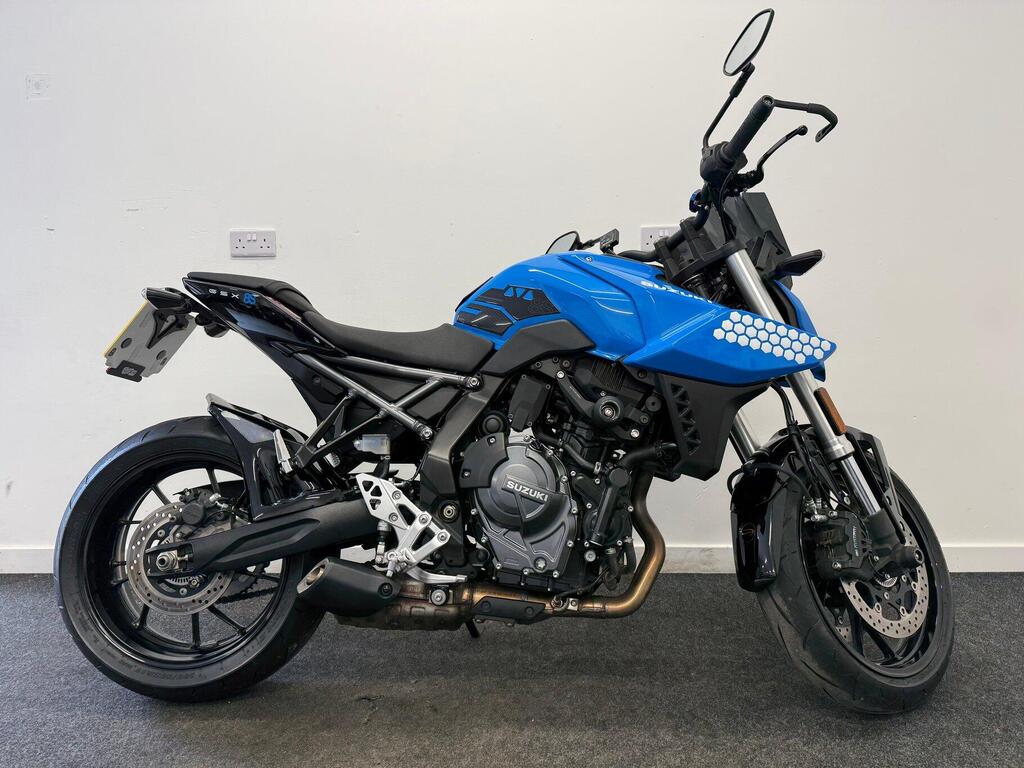 Suzuki GSX-8S