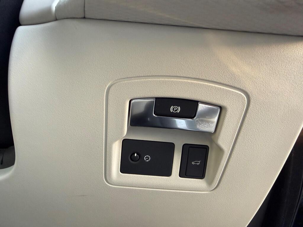 2017 Land Rover Range Rover Velar thumbnail 24