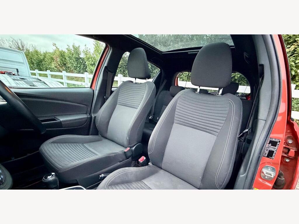 Toyota Yaris 1.5 VVT-h Orange Edition E-CVT Euro 6 5dr thumbnail 7