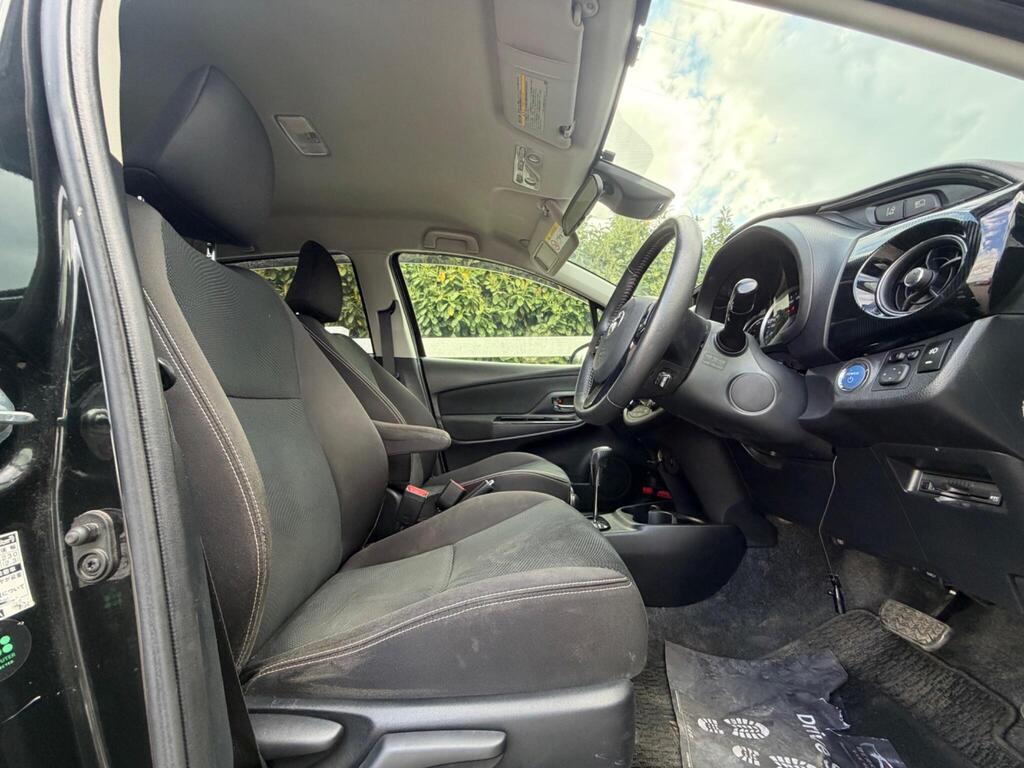 2017 Toyota Yaris thumbnail 16