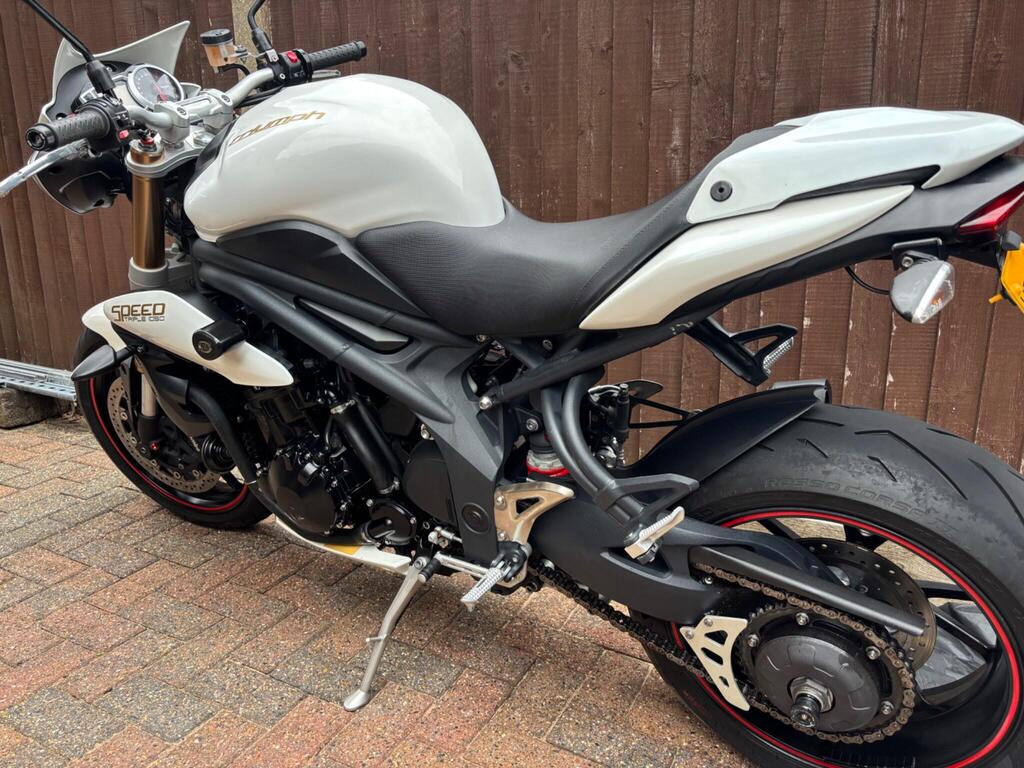 Triumph Speed Triple 1050
