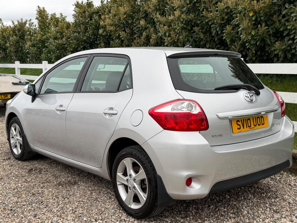 2010 Toyota Auris thumbnail 9