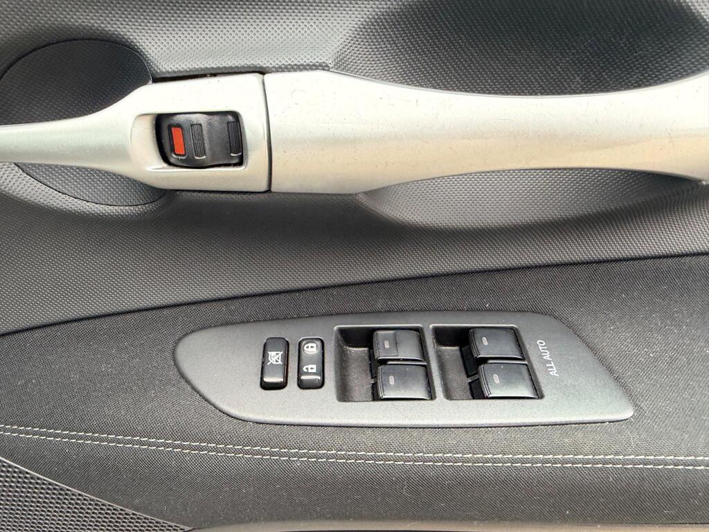 2010 Toyota Auris thumbnail 24