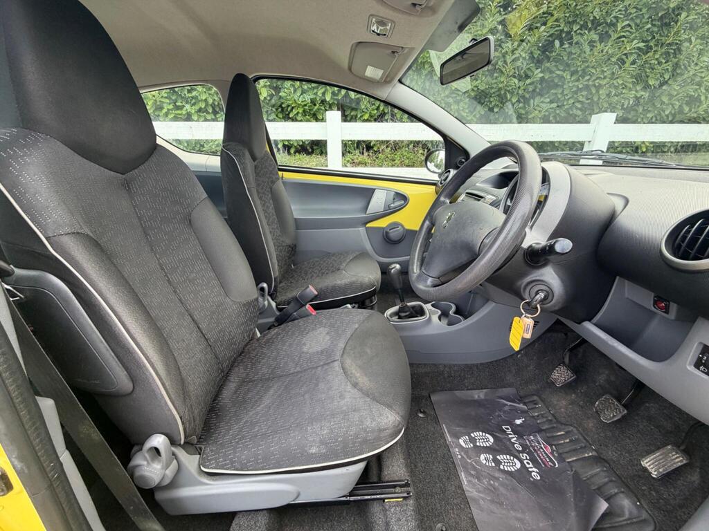 2011 Peugeot 107 thumbnail 16