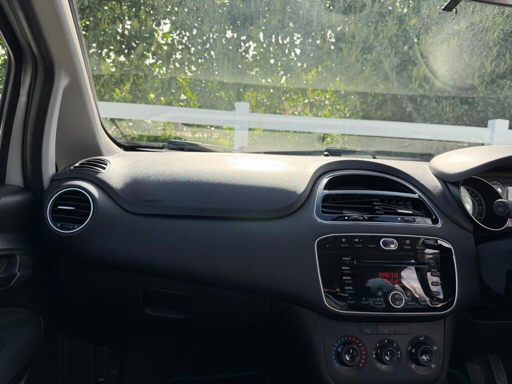 2015 Fiat Punto thumbnail 14