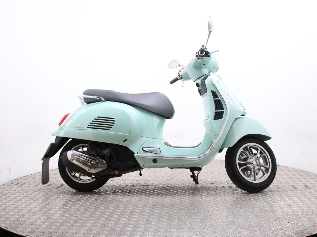 Piaggio Vespa GTS 125