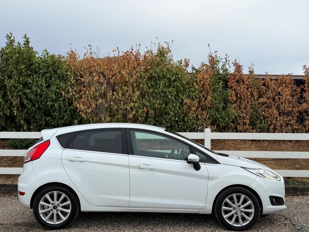 2015 Ford Fiesta thumbnail 12