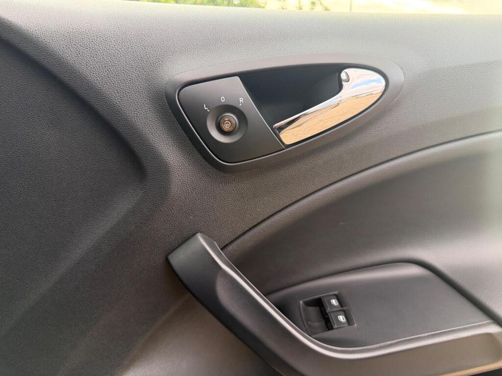 2016 SEAT Ibiza thumbnail 24