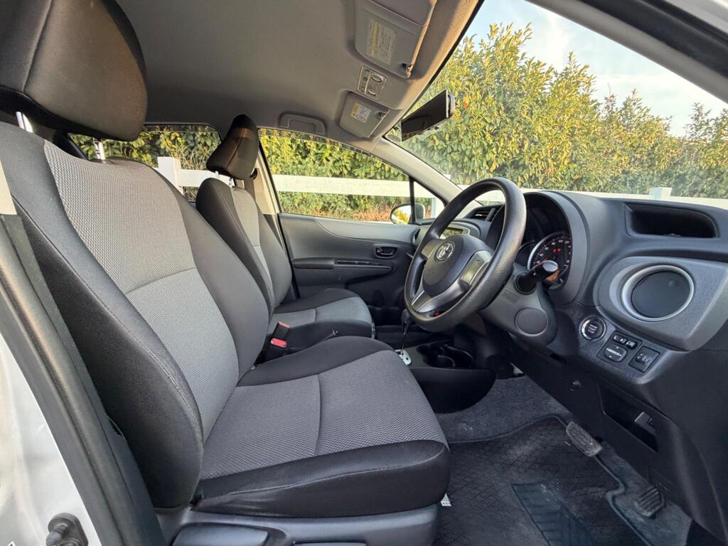 2013 Toyota Yaris thumbnail 17
