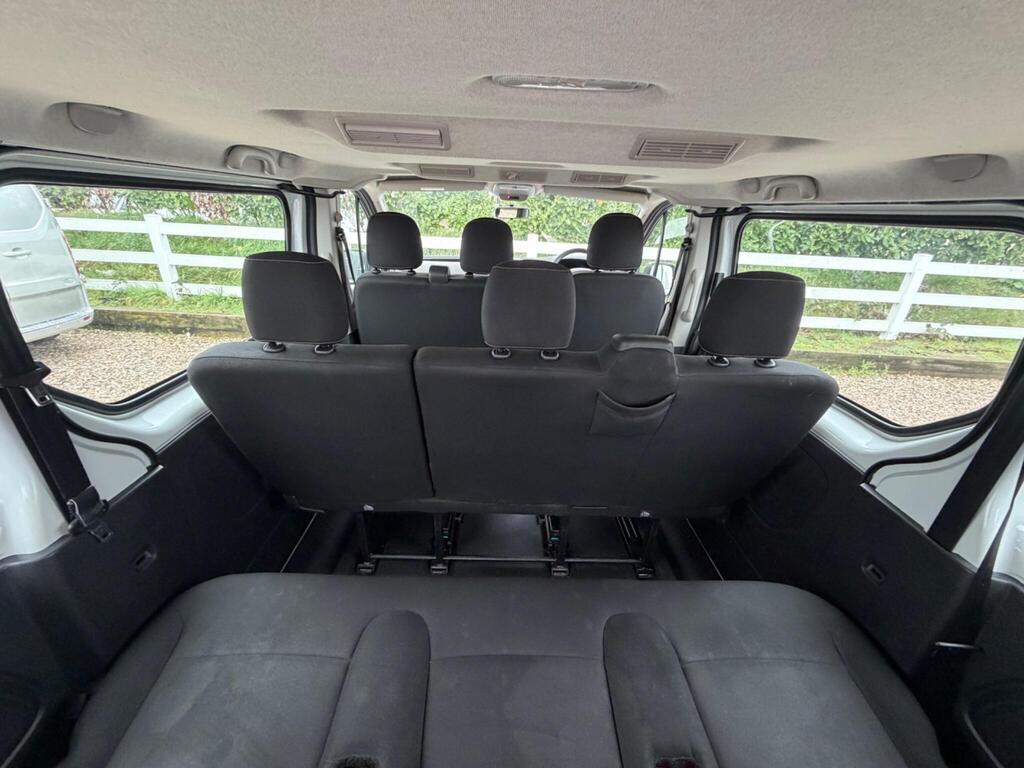 2019 Renault Trafic thumbnail 25