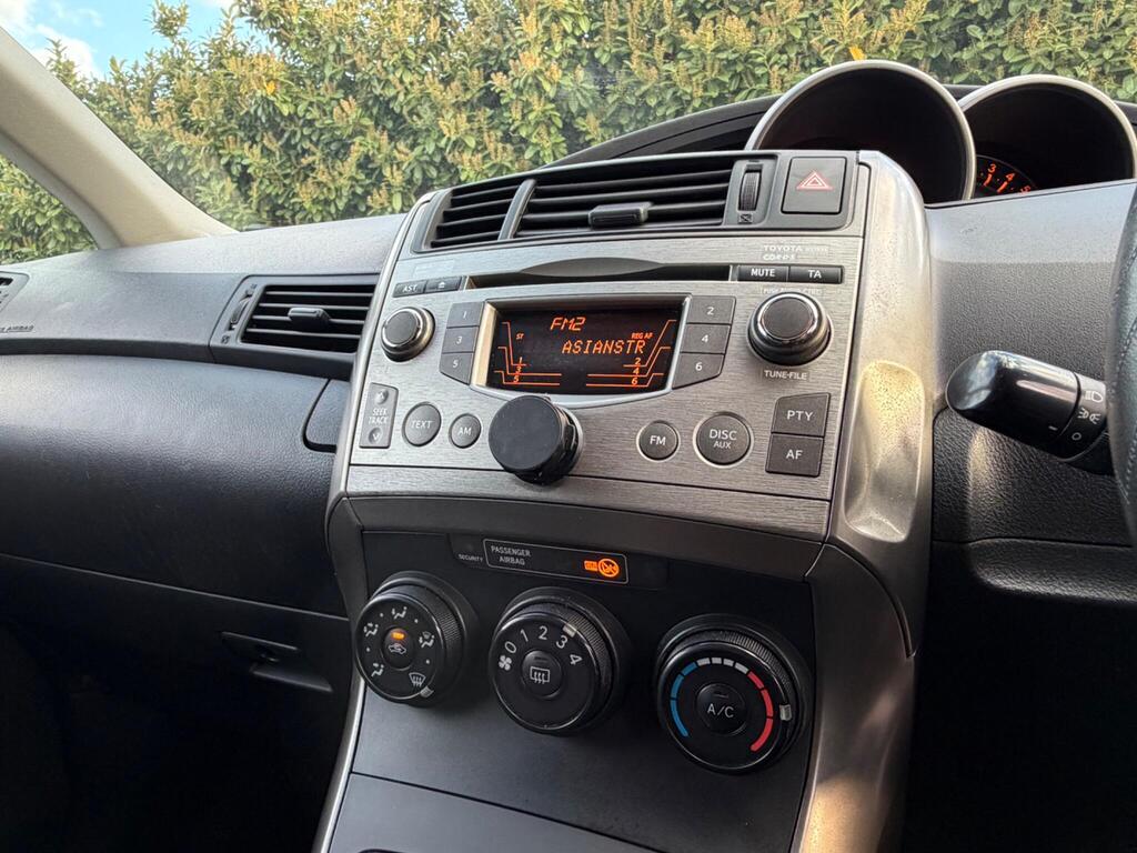 2010 Toyota Verso thumbnail 14