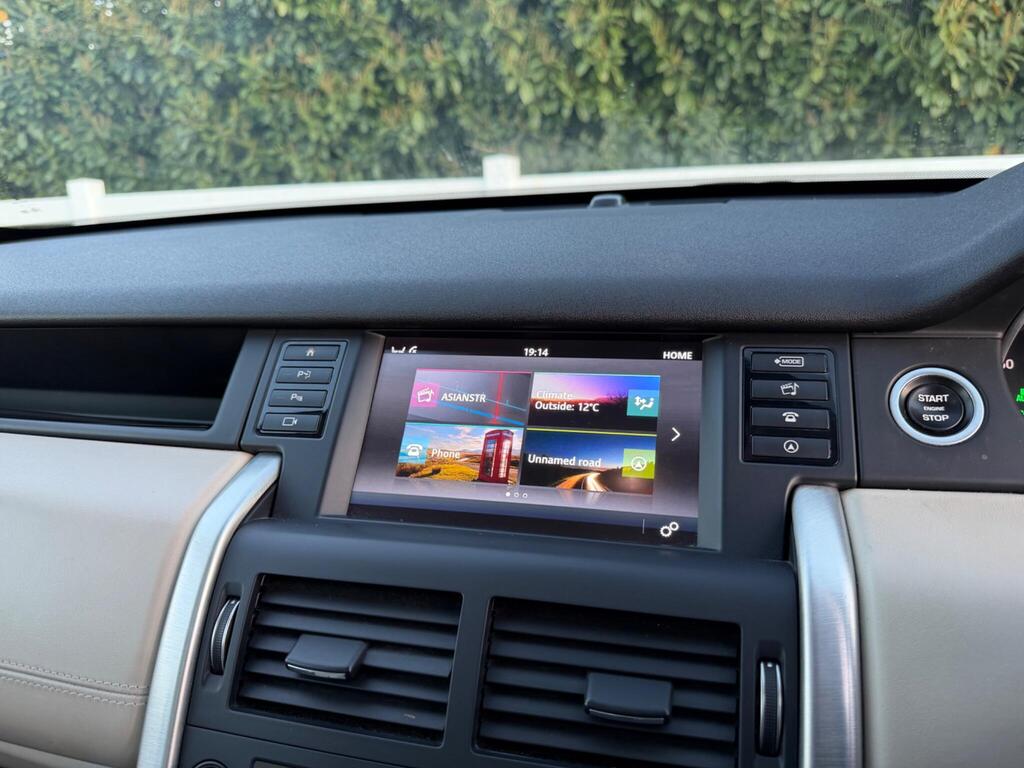 2017 Land Rover Discovery Sport thumbnail 31