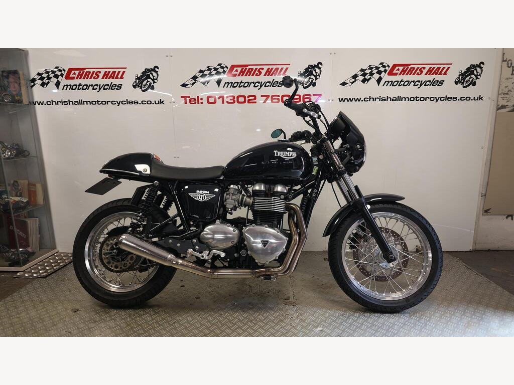 Triumph Thruxton 900