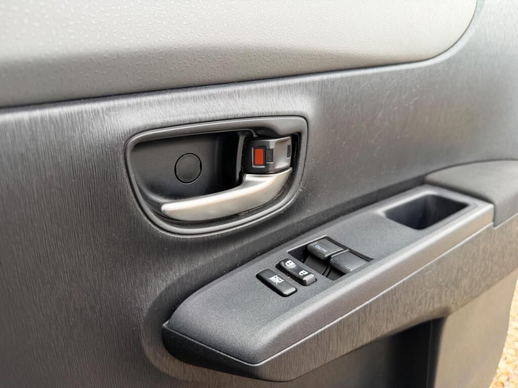 2013 Toyota Yaris thumbnail 17