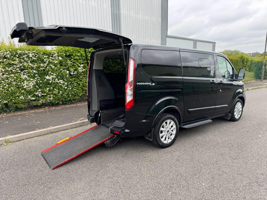 Ford Tourneo Custom Minibus 2.0 320 EcoBlue Titanium Auto L1 Euro 6 (s/s) 5dr