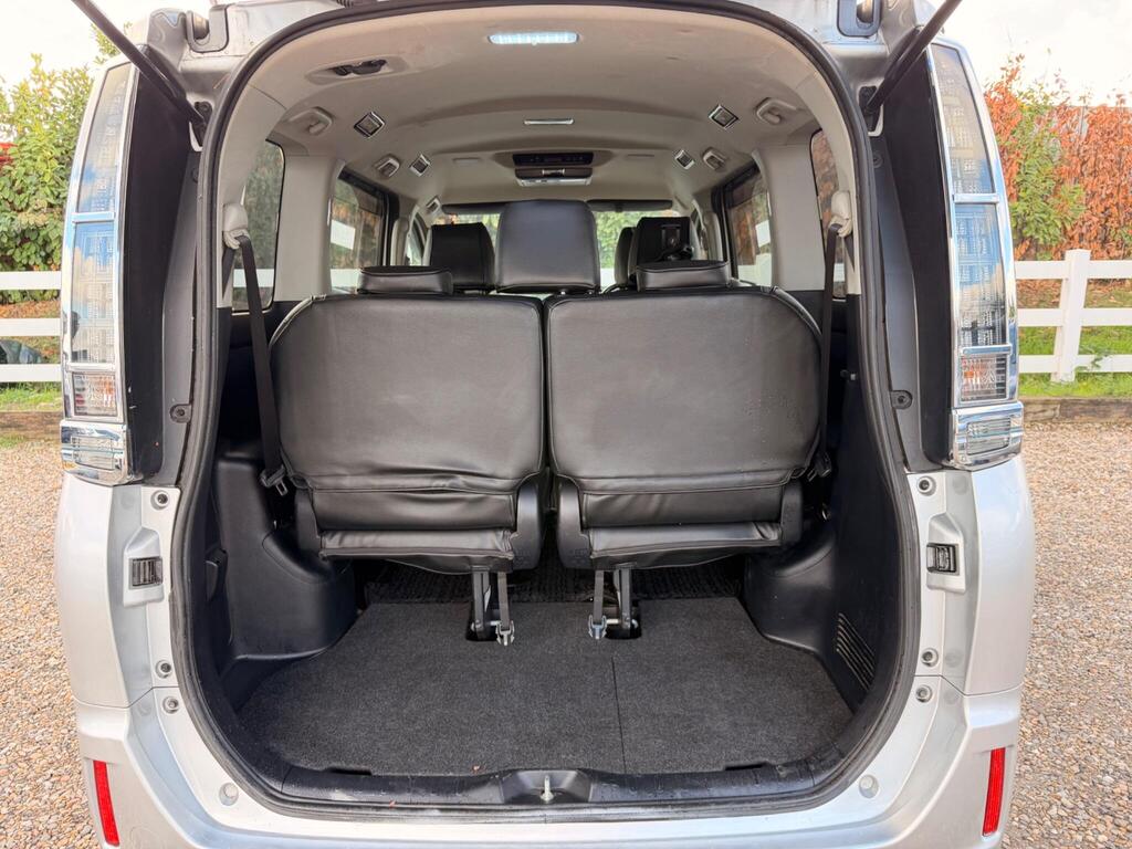 2014 Toyota Voxy thumbnail 46