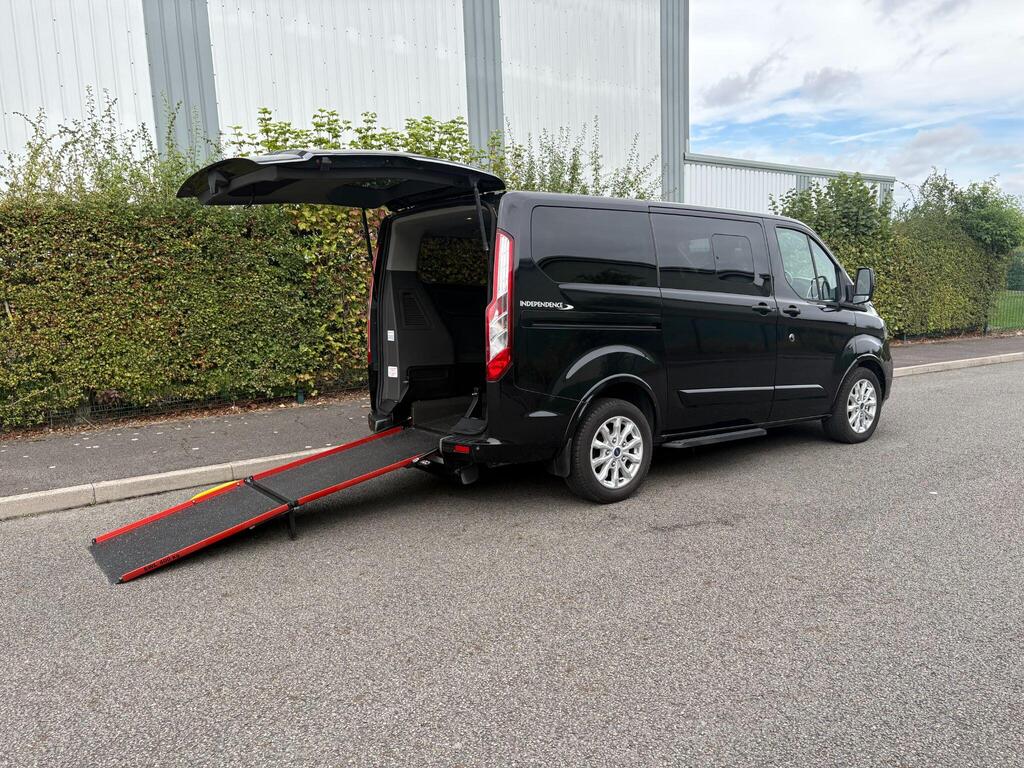 Ford Tourneo Custom Minibus 2.0 320 EcoBlue Titanium Auto L1 Euro 6 (s/s) 5dr