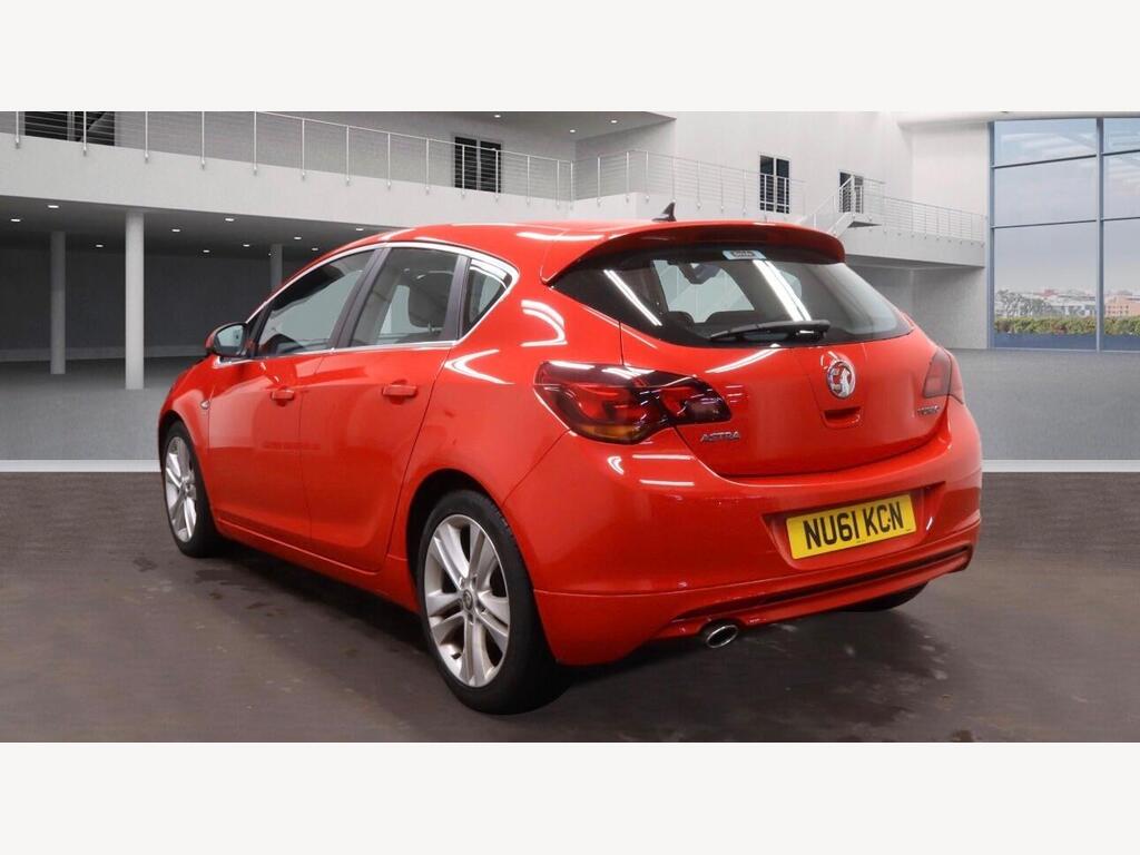2011 Vauxhall Astra thumbnail 3
