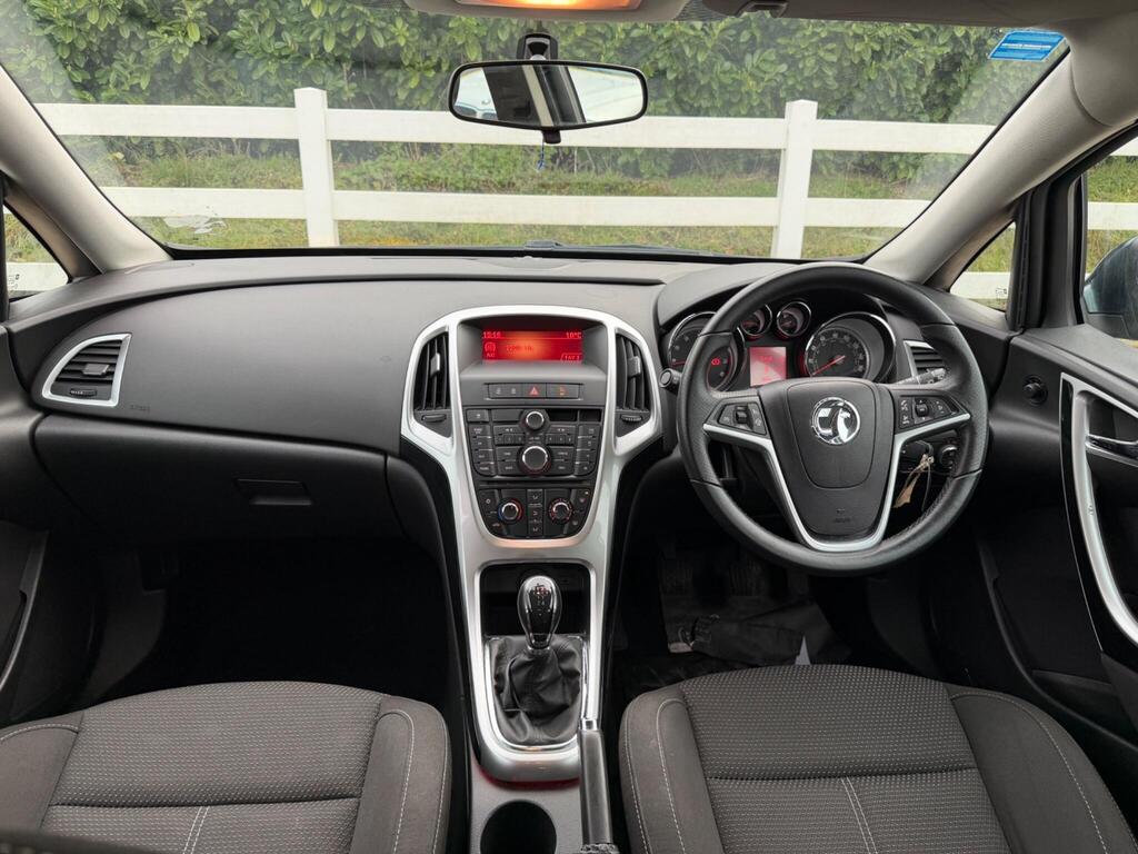 2014 Vauxhall Astra thumbnail 14