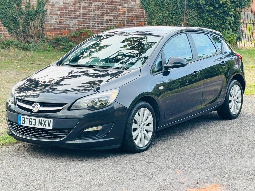 Vauxhall Astra Hatchback 1.6 16v Exclusiv Euro 5 5dr