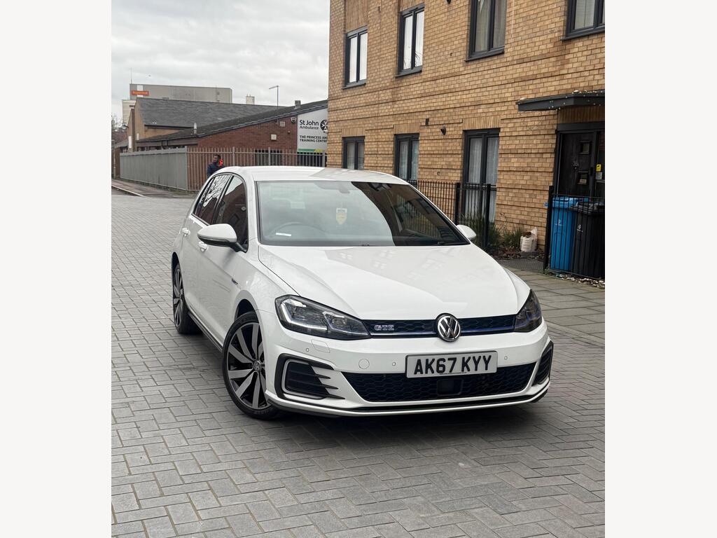 Volkswagen Golf Hatchback 1.4 TSI 8.7kWh GTE Advance DSG Euro 6 (s/s) 5dr