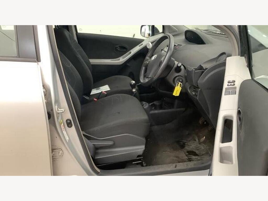 2009 Toyota Yaris thumbnail 10