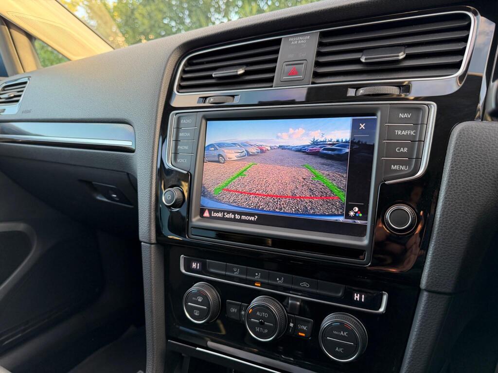 2014 Volkswagen Golf thumbnail 28