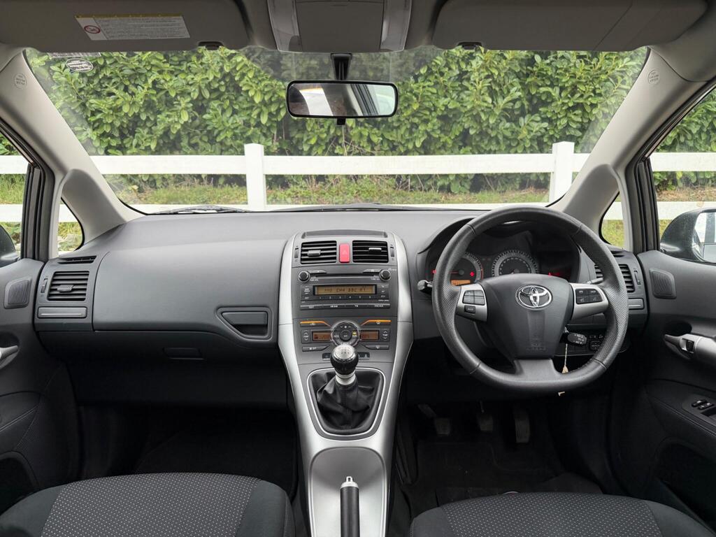 2012 Toyota Auris thumbnail 14