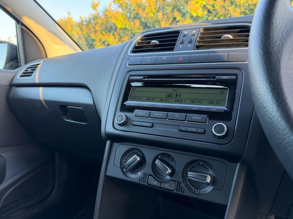 2010 Volkswagen Polo thumbnail 25
