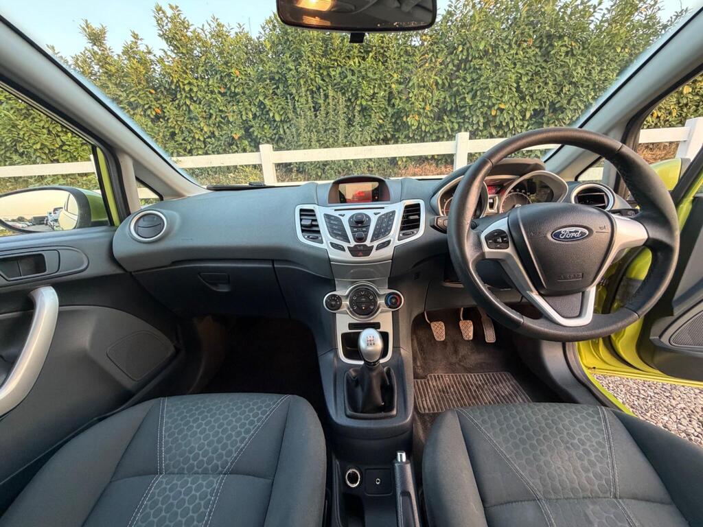 2009 Ford Fiesta thumbnail 2